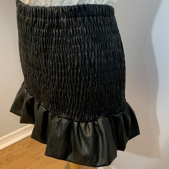 Hot and Delicious brand stretch elastic faux leather mini skirt ruffle size M - Picture 4 of 10